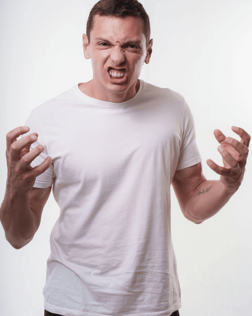 Homme submergé par le stress